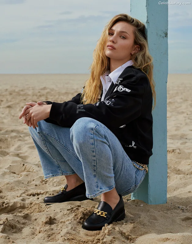 Maddie Ziegler photo 13 of 1039