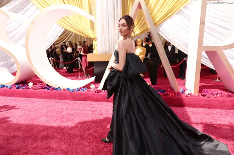 Maddie Ziegler photo 15 of 1039