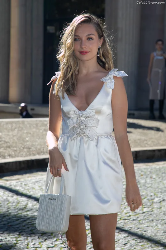 Maddie Ziegler photo 18 of 1039