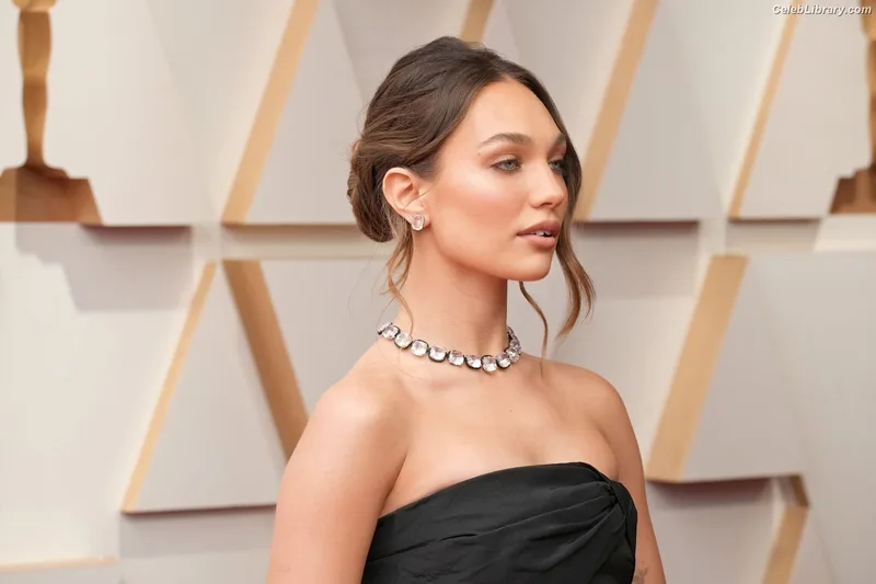 Maddie Ziegler photo 20 of 1039