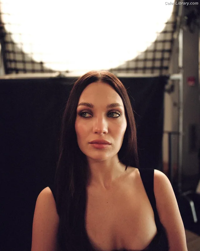 Maddie Ziegler photo 24 of 1039