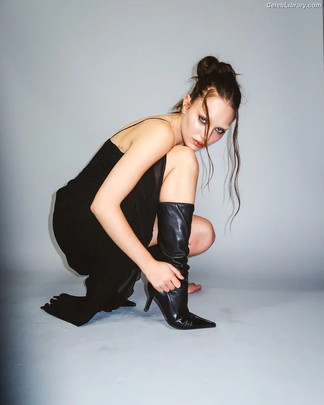 Maddie Ziegler photo 7 of 1039