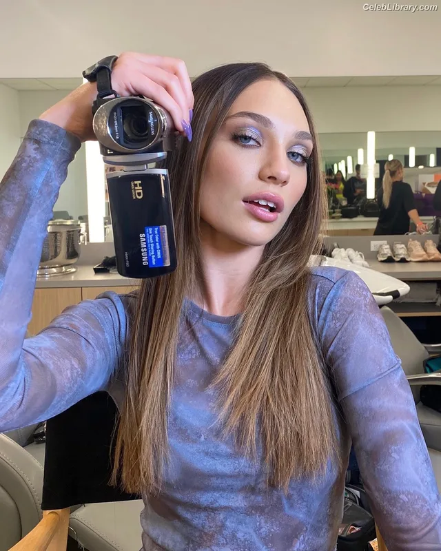Maddie Ziegler photo 11 of 1039