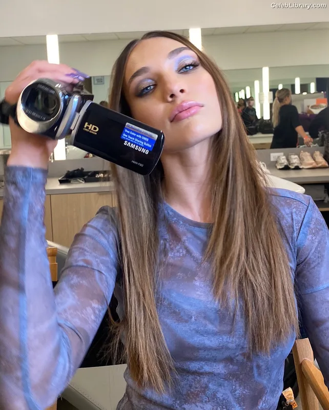 Maddie Ziegler photo 13 of 1039