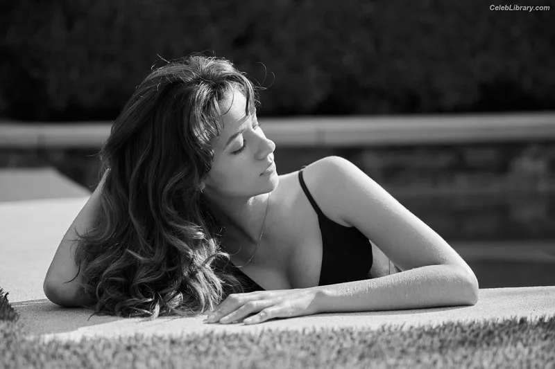 Maddy Kelly photo 4 of 14