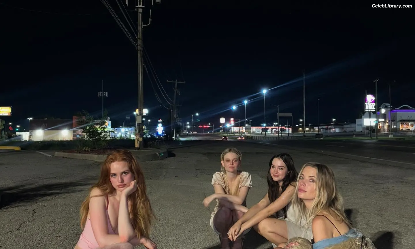 Madelaine Petsch photo 1 of 1789