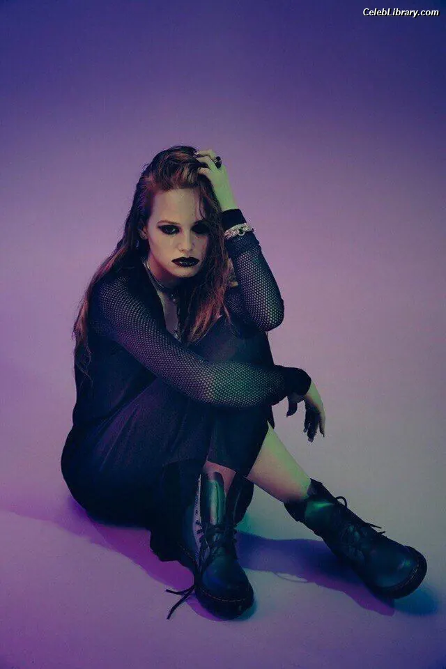 Madelaine Petsch photo 2 of 1789