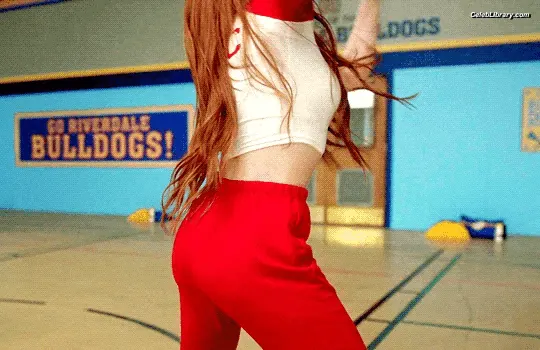 Madelaine Petsch photo 5 of 1789