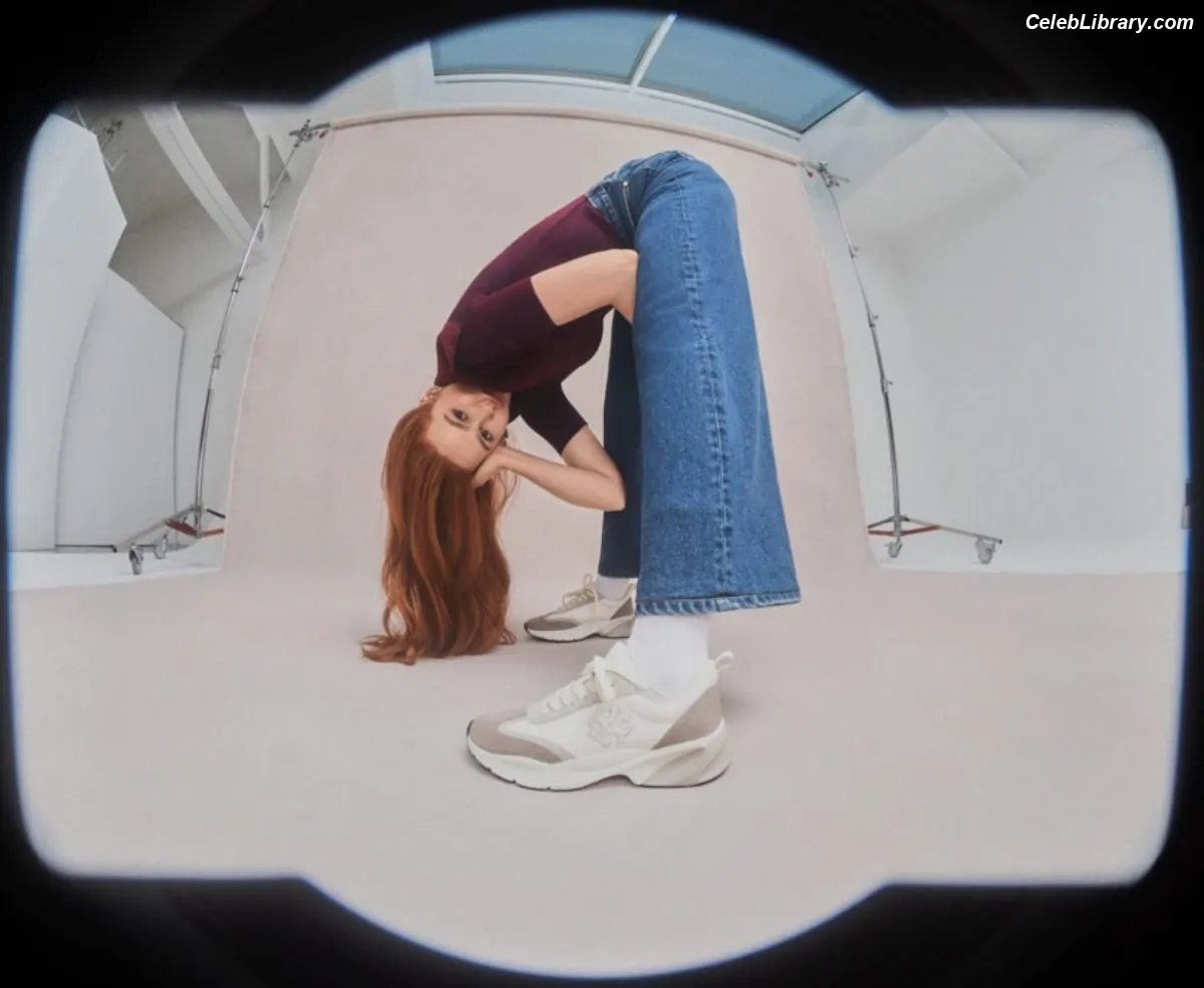 Madelaine Petsch photo 10 of 1789