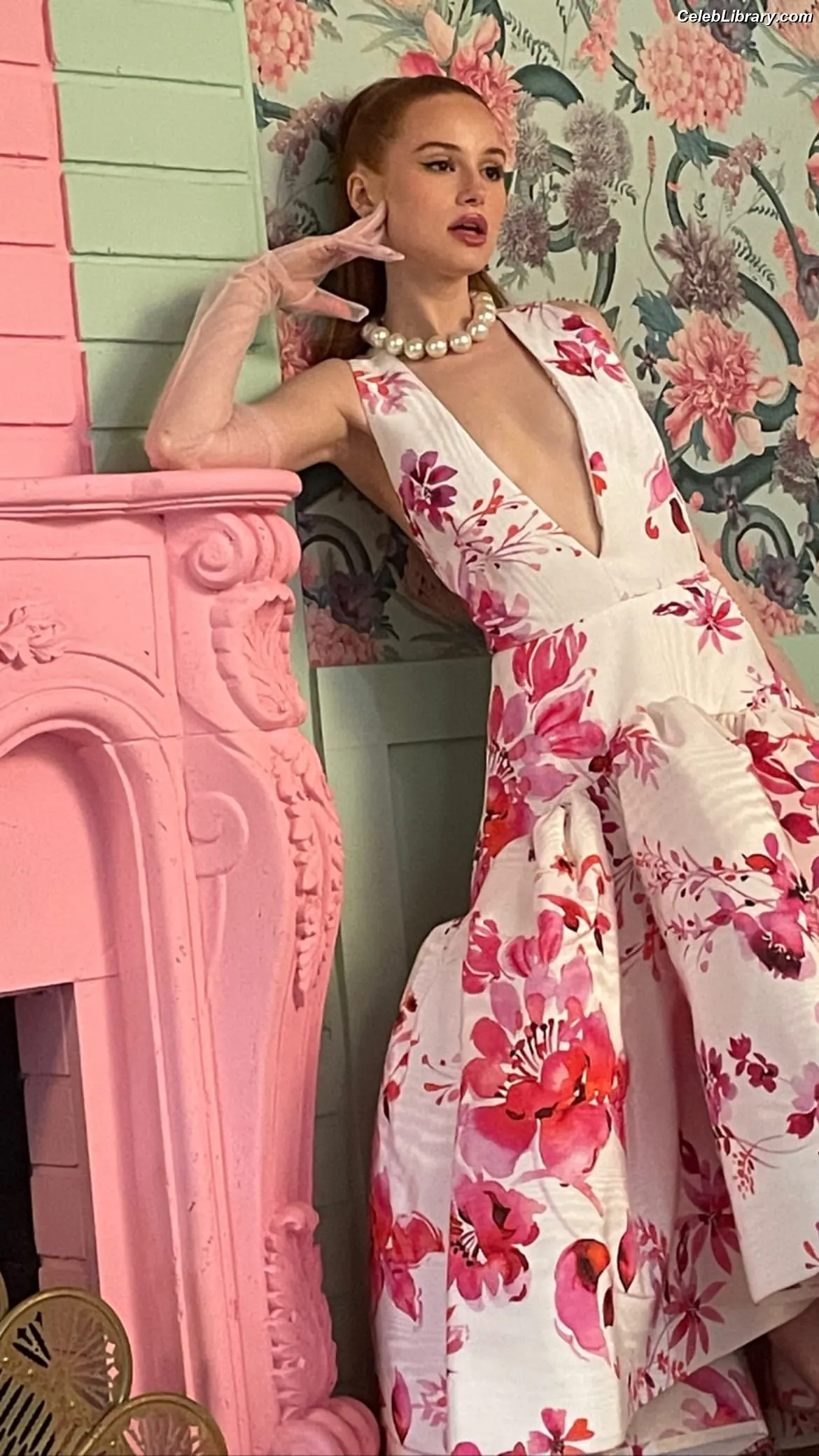 Madelaine Petsch photo 2 of 1789