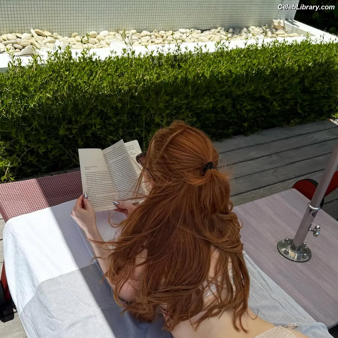 Madelaine Petsch photo 18 of 1789