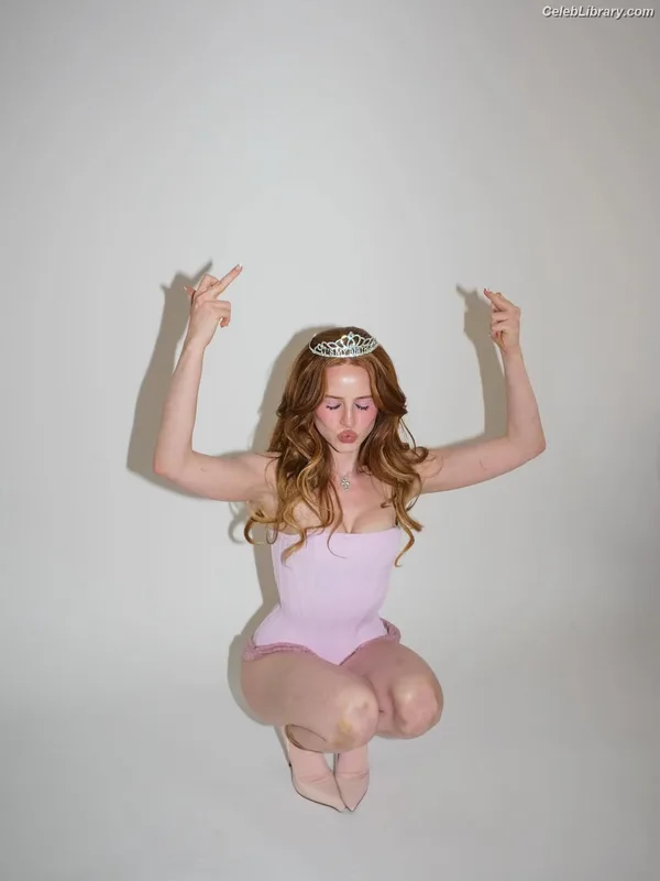 Madelaine Petsch photo 4 of 1780