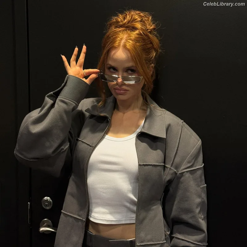Madelaine Petsch photo 1 of 1780