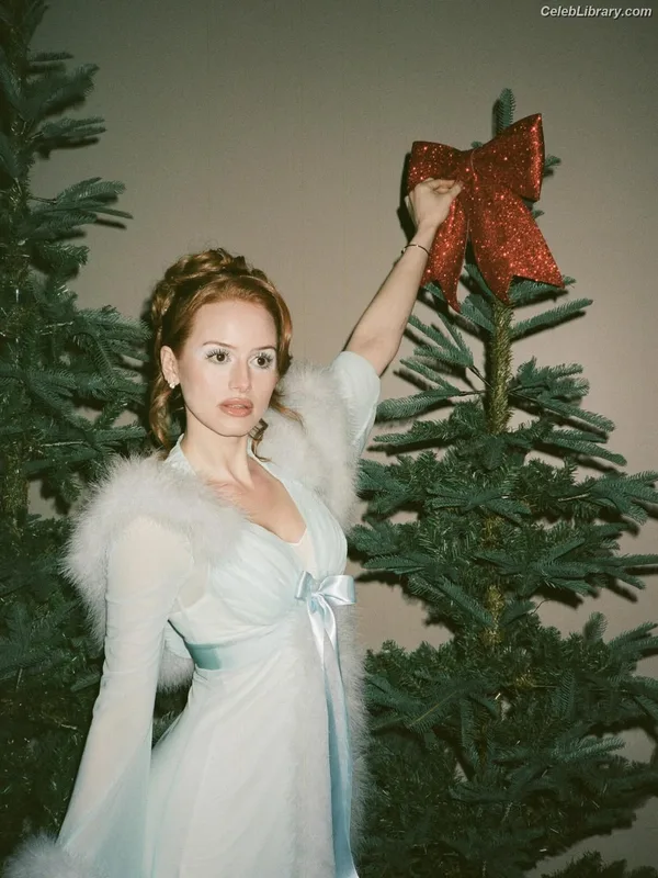 Madelaine Petsch photo 8 of 1780