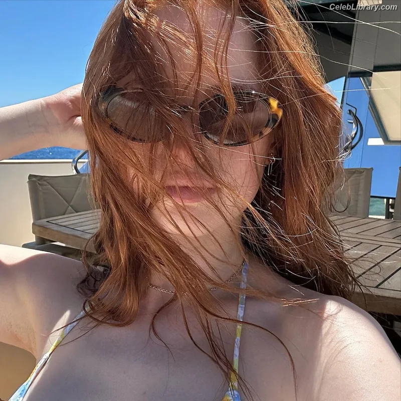 Madelaine Petsch photo 17 of 1780