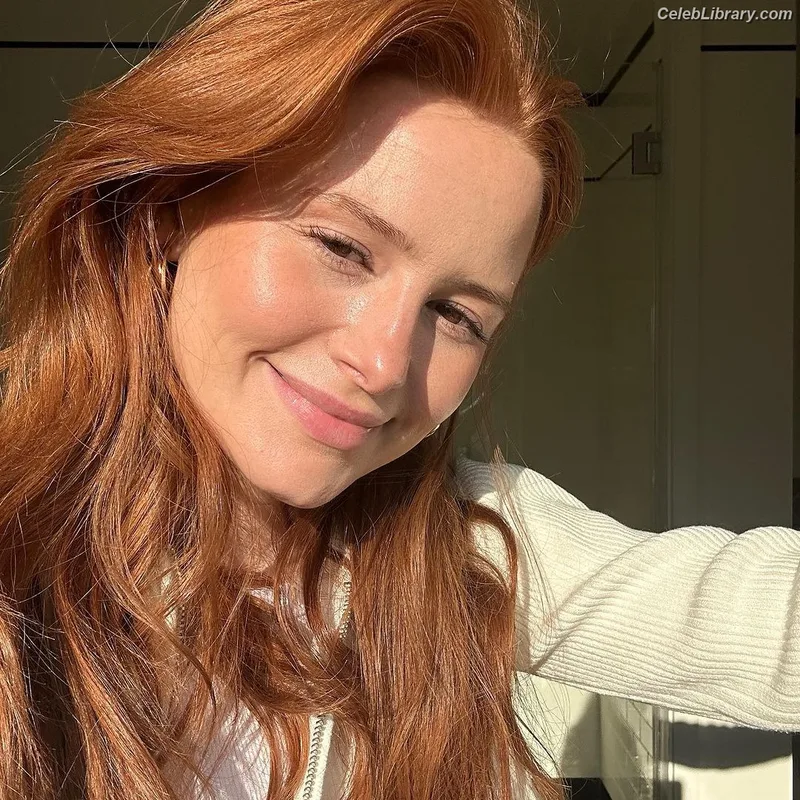 Madelaine Petsch photo 11 of 1780