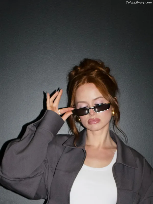 Madelaine Petsch photo 4 of 1780