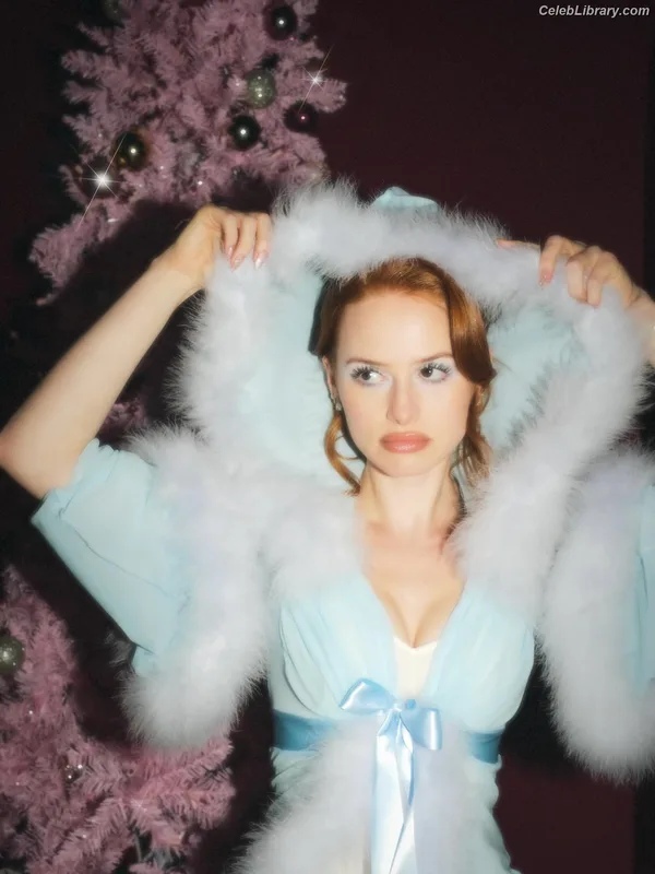 Madelaine Petsch photo 6 of 1780