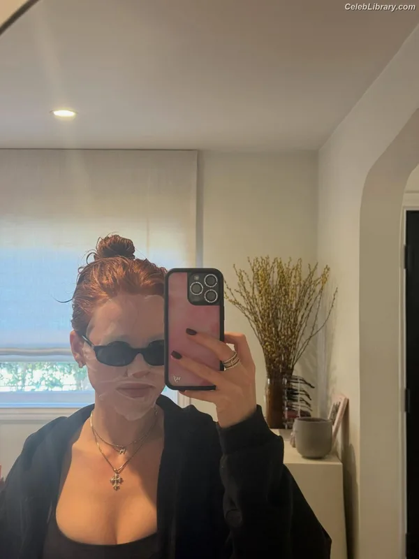 Madelaine Petsch photo 16 of 1780