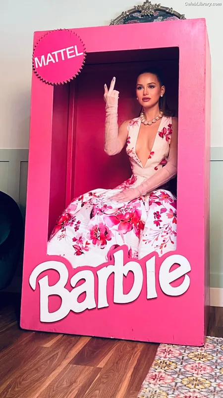 Madelaine Petsch photo 19 of 1780