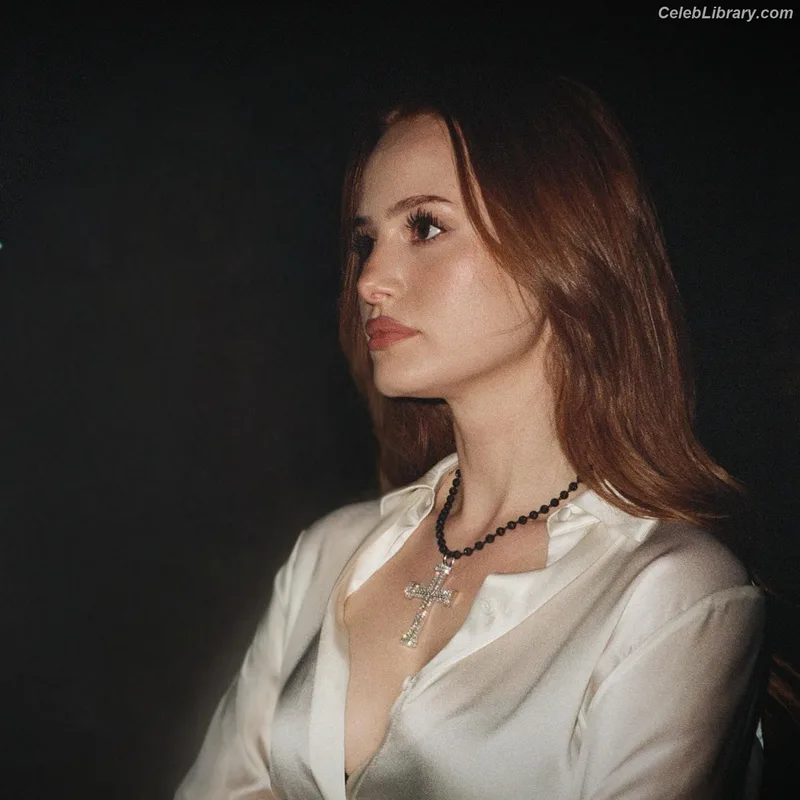 Madelaine Petsch photo 1 of 1780