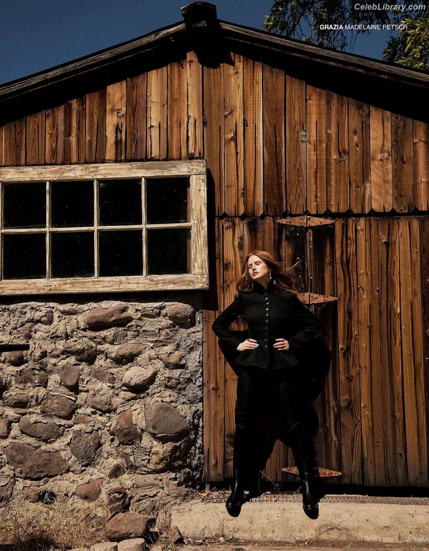 Madelaine Petsch photo 7 of 1780