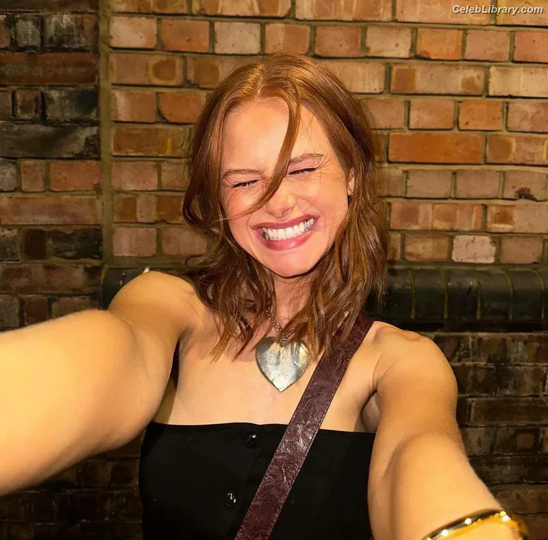 Madelaine Petsch photo 4 of 1780