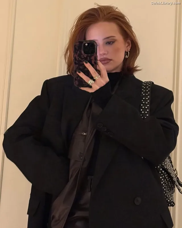 Madelaine Petsch photo 4 of 1780