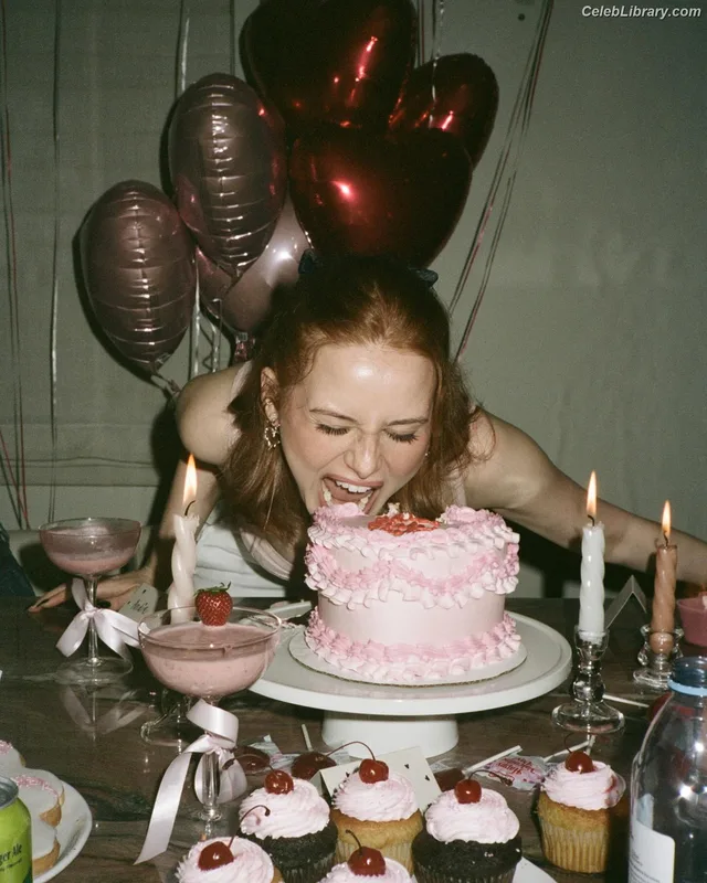 Madelaine Petsch photo 4 of 1780