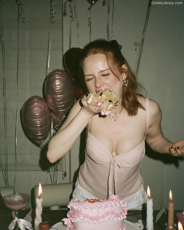 Madelaine Petsch photo 5 of 1780