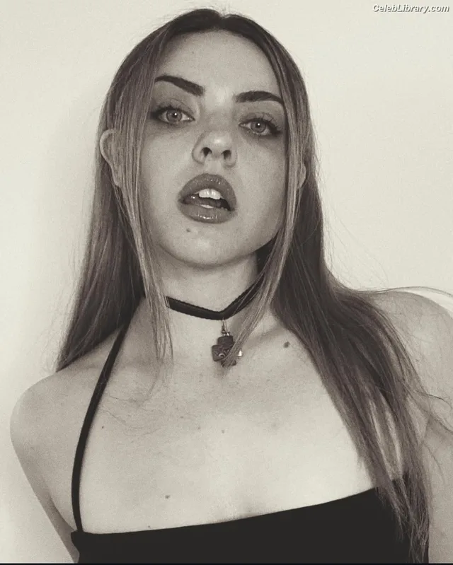 Madeleine Byrne photo 6 of 164