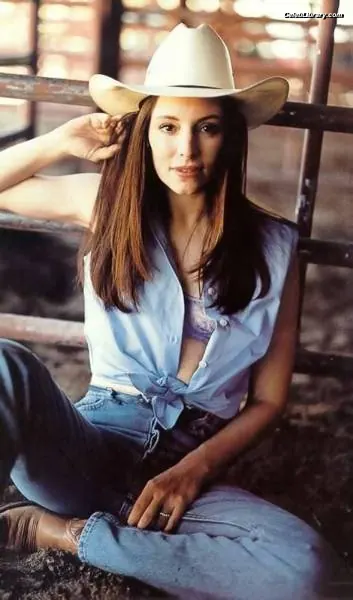 Madeleine Stowe photo 14 of 37