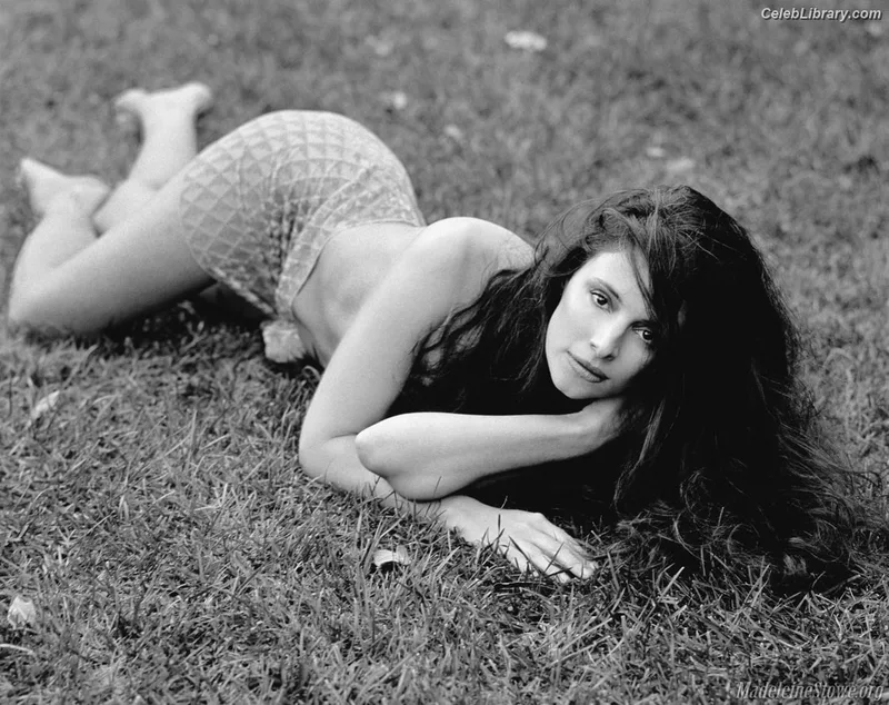 Madeleine Stowe photo 3 of 38