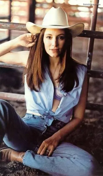 Madeleine Stowe photo 14 of 38