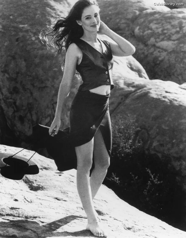 Madeleine Stowe photo 1 of 38