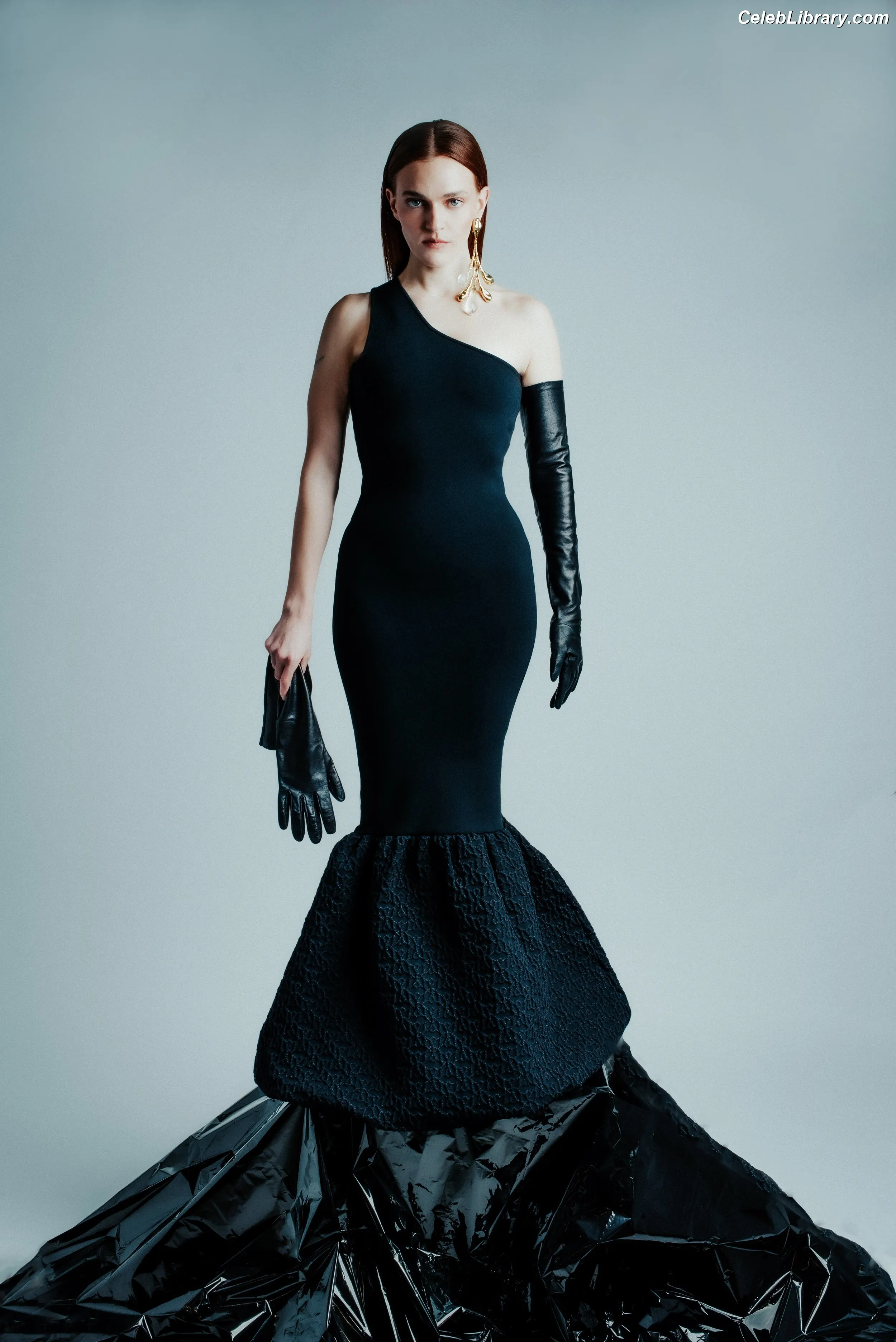 Madeline Brewer photo 10 of 58