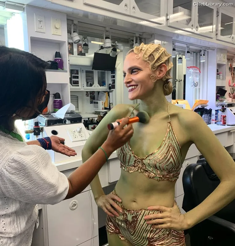 Madeline Brewer photo 7 of 59