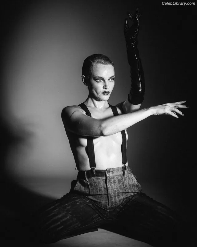 Madeline Brewer photo 16 of 59