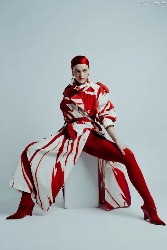 Madeline Brewer photo 2 of 59