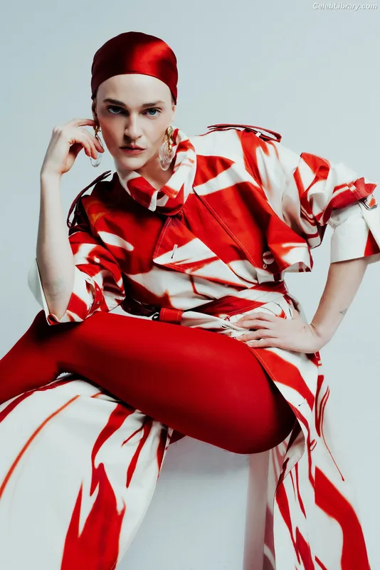Madeline Brewer photo 3 of 59