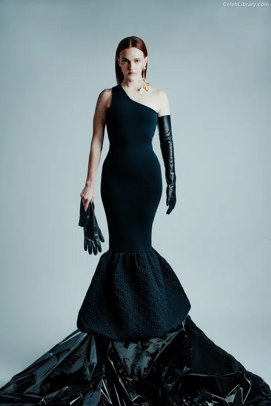 Madeline Brewer photo 10 of 59