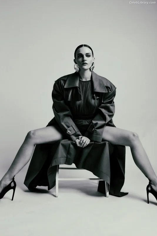 Madeline Brewer photo 14 of 59