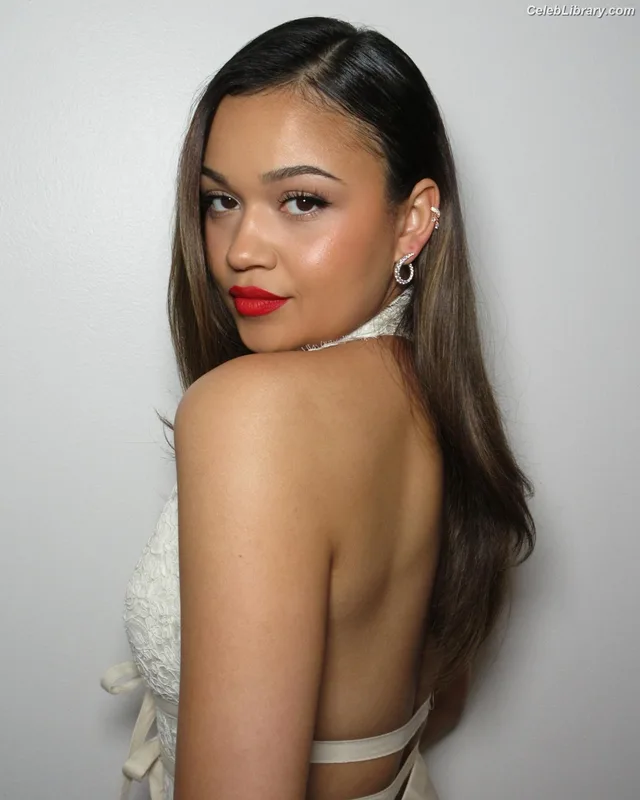 Madison Bailey photo 1 of 473