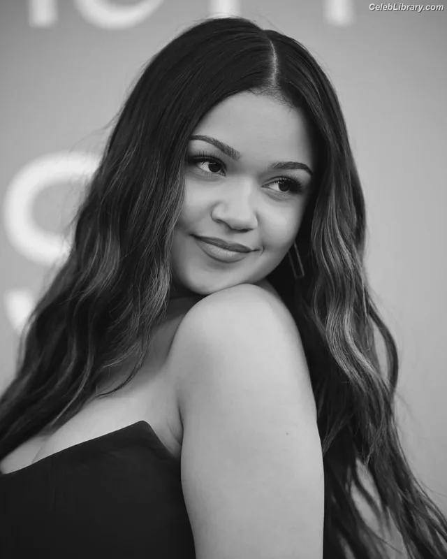 Madison Bailey photo 2 of 473