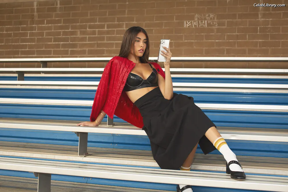 Madison Beer photo 10 of 3490