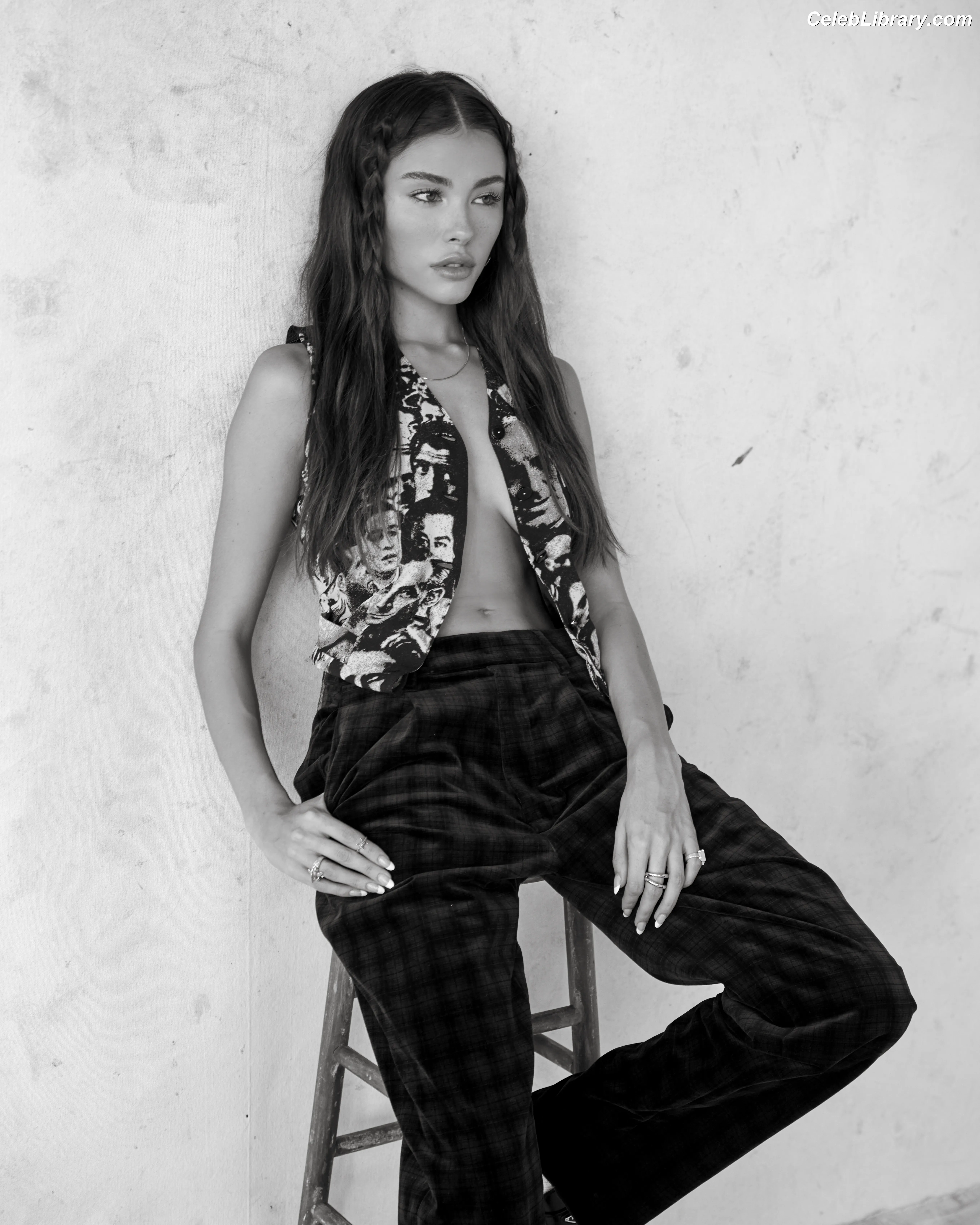 Madison Beer photo 15 of 3490