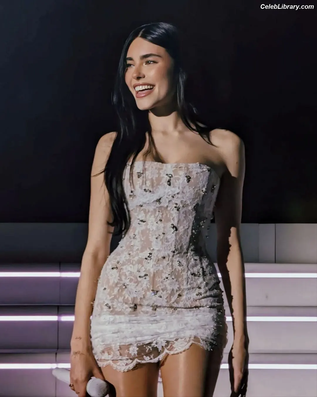 Madison Beer photo 22 of 3490