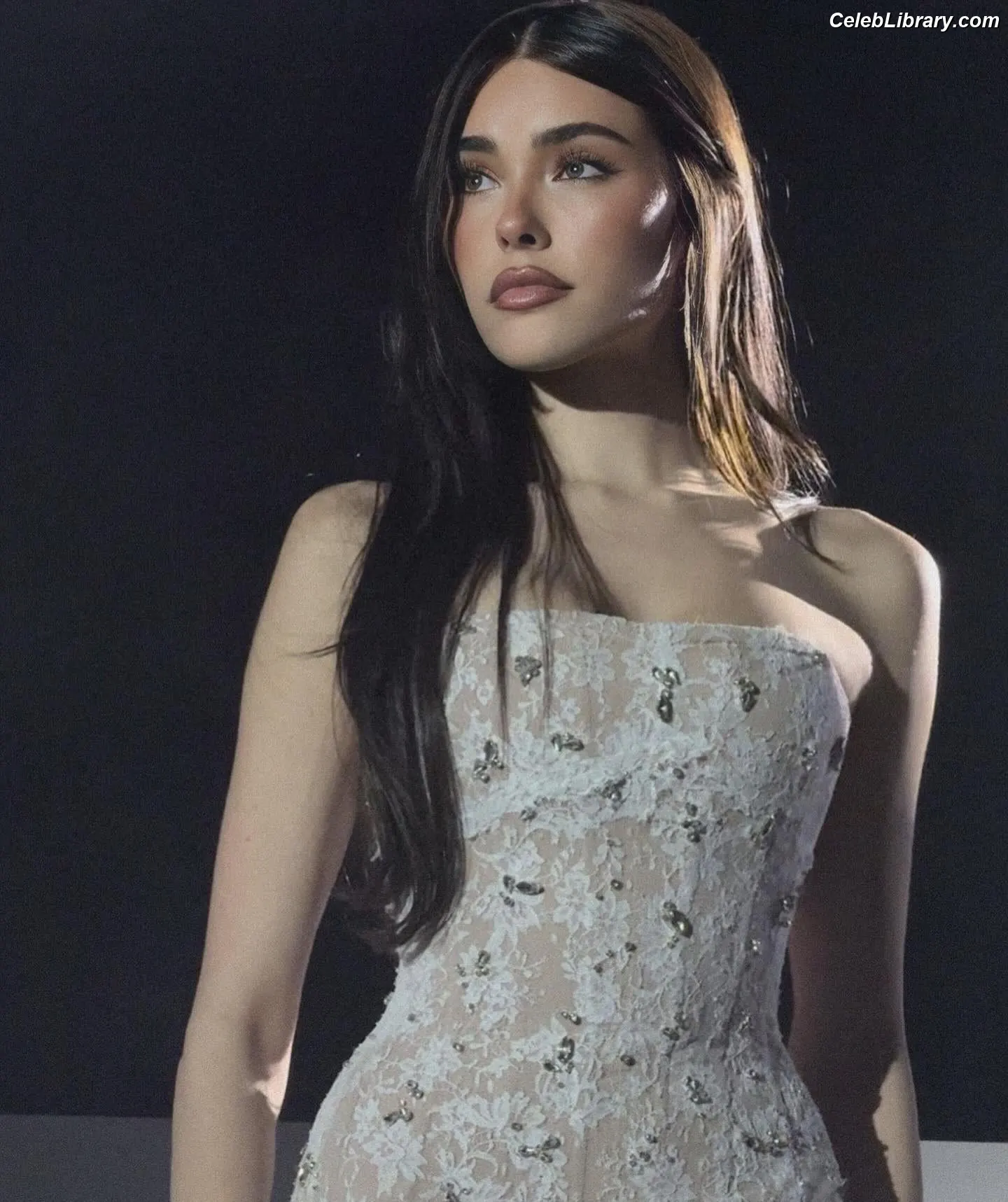 Madison Beer photo 1 of 3490