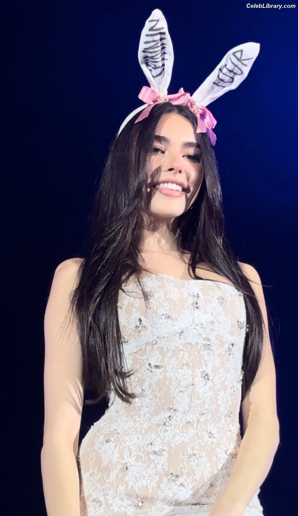 Madison Beer photo 4 of 3490