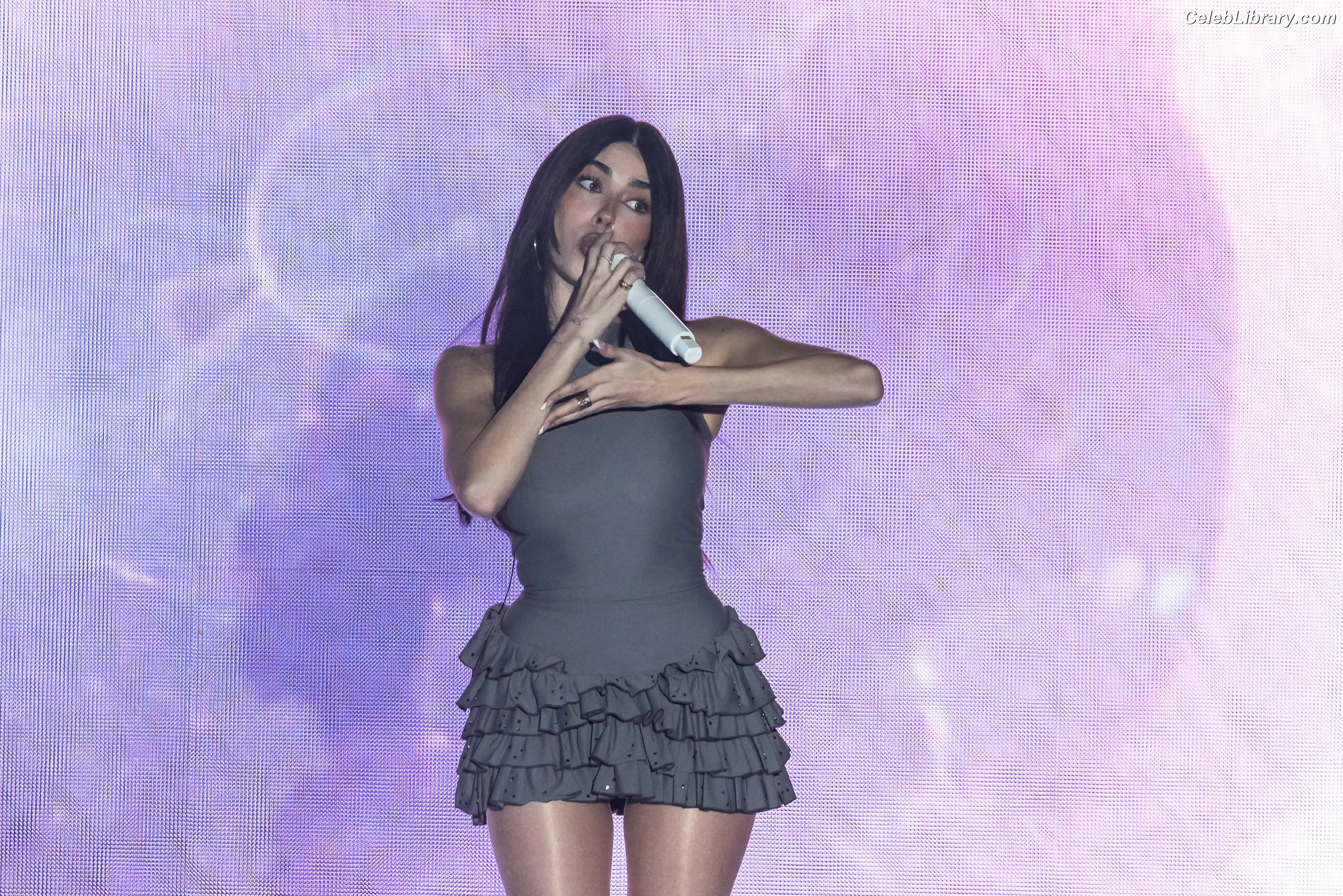 Madison Beer photo 19 of 3490